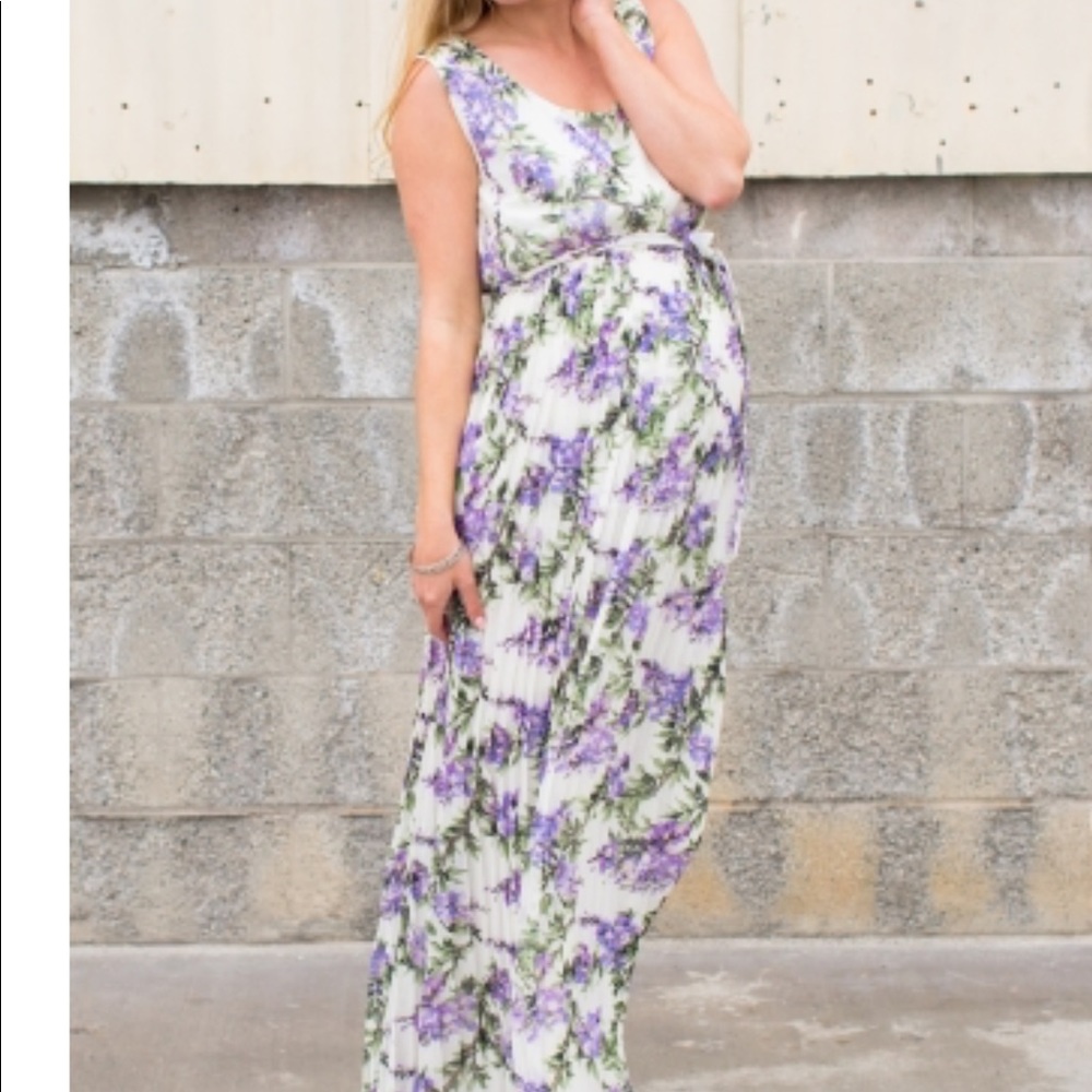 Ivory Floral Pleated maternity Gown